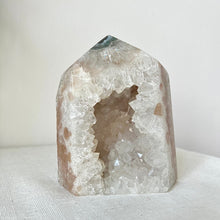 Load image into Gallery viewer, Agate Druzy Tower 1385g
