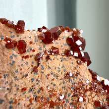 Ladda upp bild till gallerivisning, Vanadinite #4
