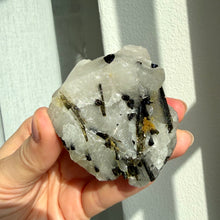 Ladda upp bild till gallerivisning, Grön turmalin i kvarts #6
