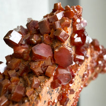 Ladda upp bild till gallerivisning, Vanadinite #3
