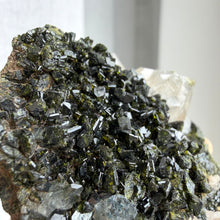 Ladda upp bild till gallerivisning, Epidote Specimen with Quartz (Old generation)
