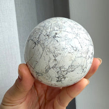 Ladda upp bild till gallerivisning, Howlite Sphere # 1
