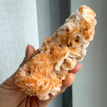 Ladda upp bild till gallerivisning, Vanadinite on White Barite Specimen

