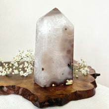 Load image into Gallery viewer, Agate Druzy Tower 803g
