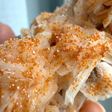 Ladda upp bild till gallerivisning, Vanadinite on White Barite Specimen
