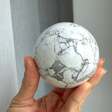 Ladda upp bild till gallerivisning, Howlite Sphere # 1
