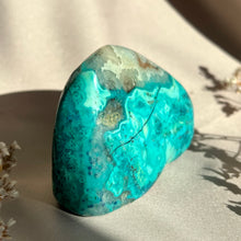 Load image into Gallery viewer, Shattuckite #2
